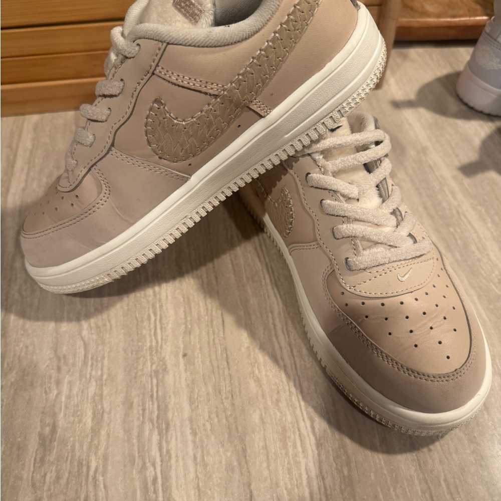 Nike Kids Sneakers Beige and White - Picture 4 of 8